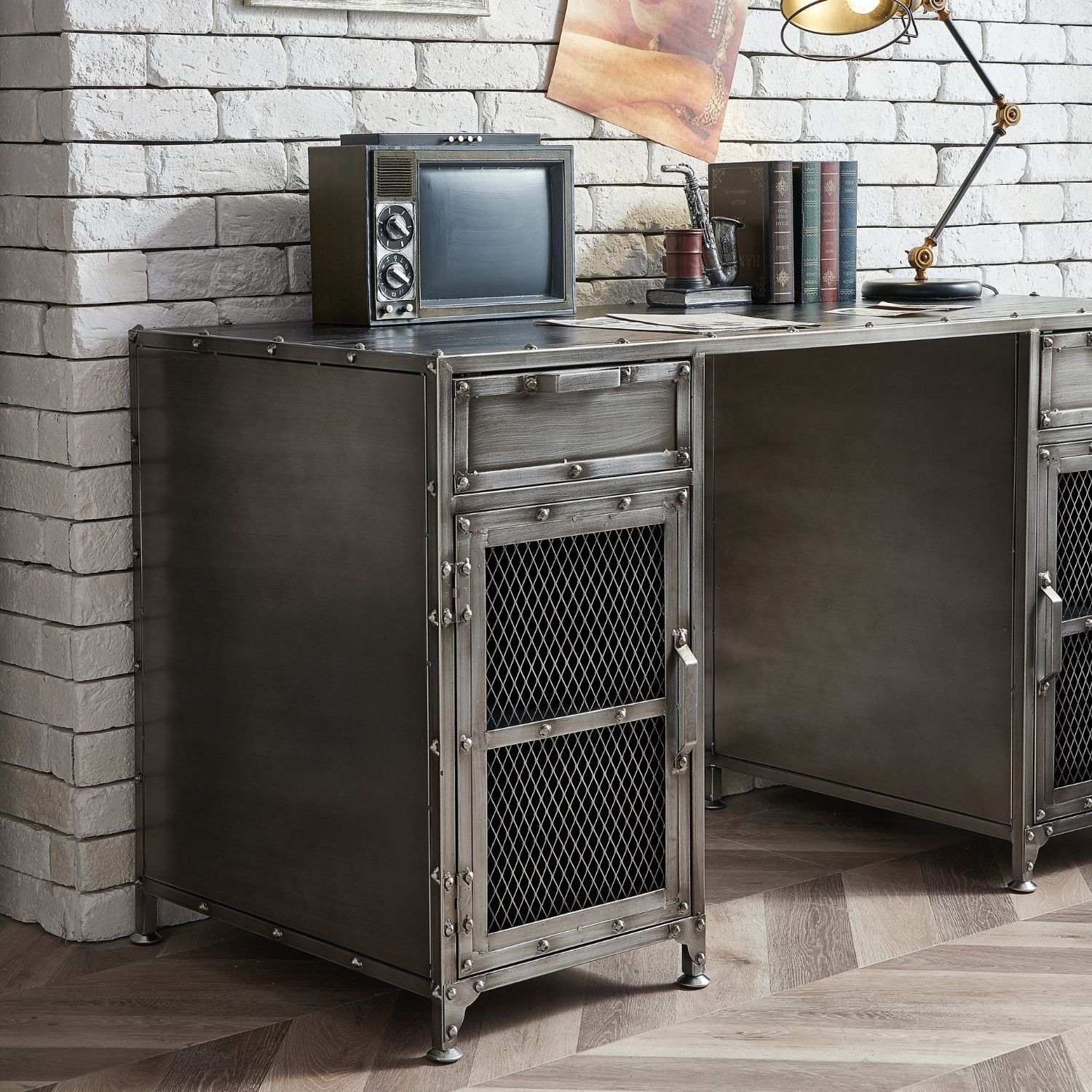 Bernz Desk Valyou Furniture